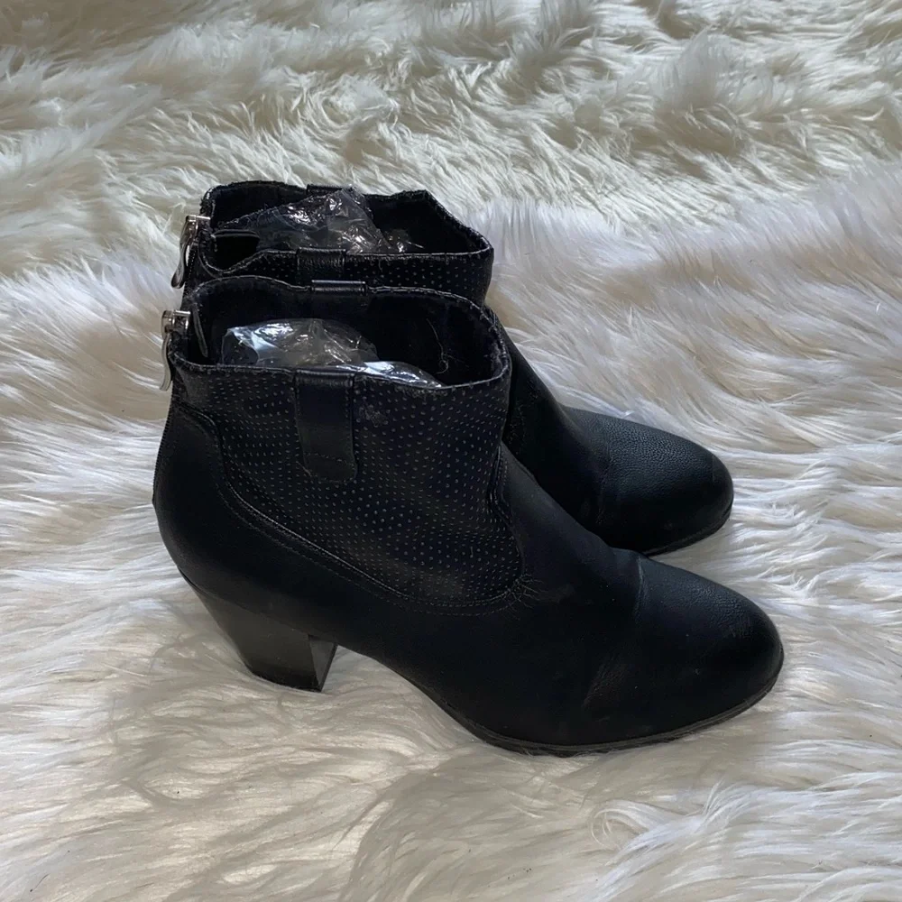 Sam & Libby black synthetic material size 8 M heeled ankle booties